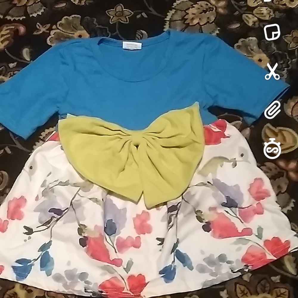 Boutique tunic/dress new with out tags size 24m